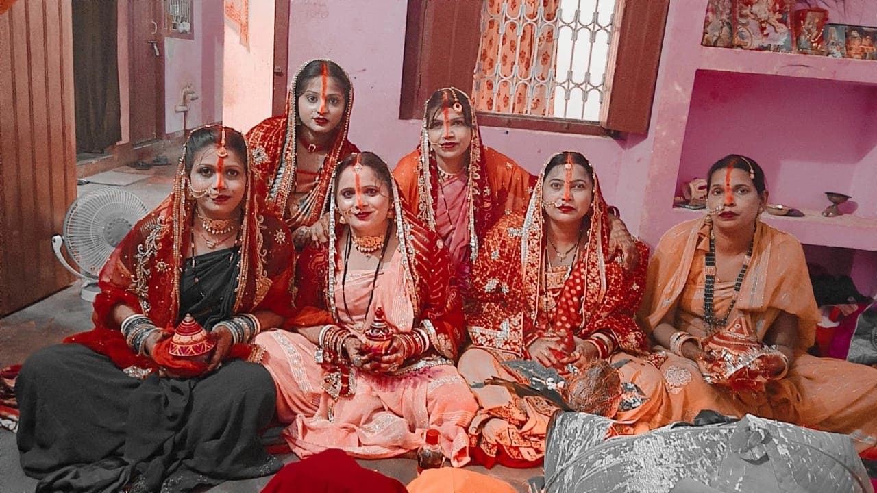 निर्जला व्रत रख महिलाओं ने की शिव-पार्वती की पूजा-अर्चना