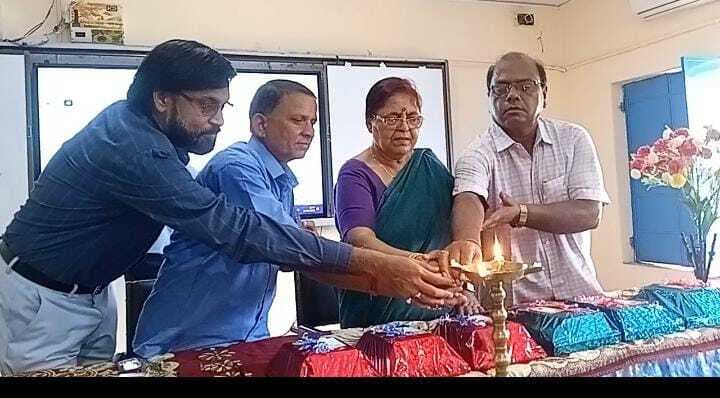 मधुपुर कॉलेज के तीनों संकाय के टॉपर विद्यार्थी हुए सम्मानित