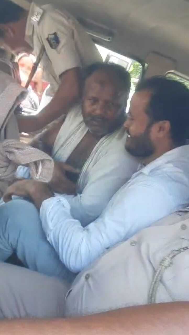 जनाजे में शामिल होने आये मुखिया प्रतिनिधि व पुत्र को बंधक बनाकर की गयी पिटाई