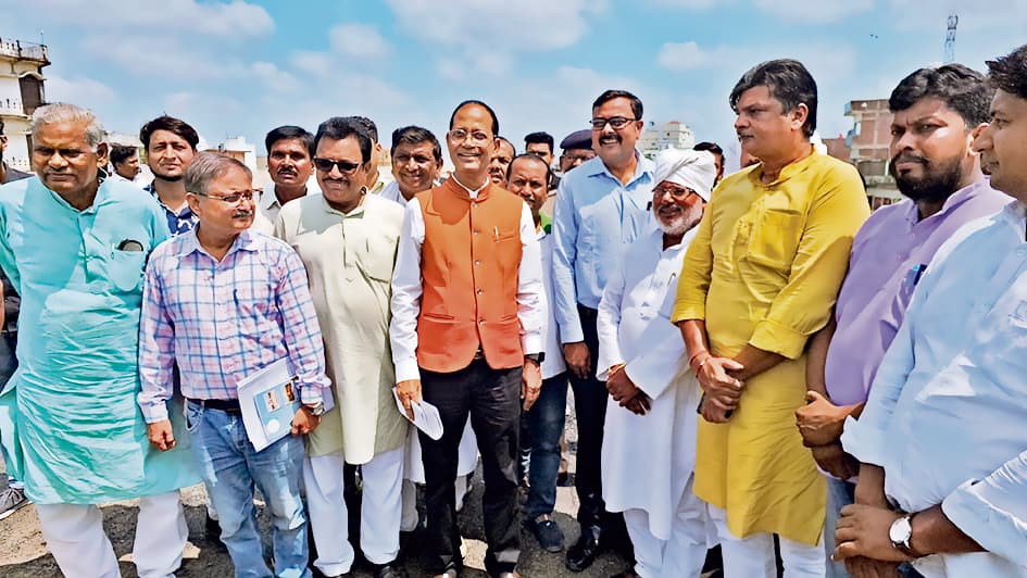 एलिवेटेड कॉरिडोर का सांसद आलोक सुमन ने किया निरीक्षण, कहा- आठ लेन में बन रही सड़क