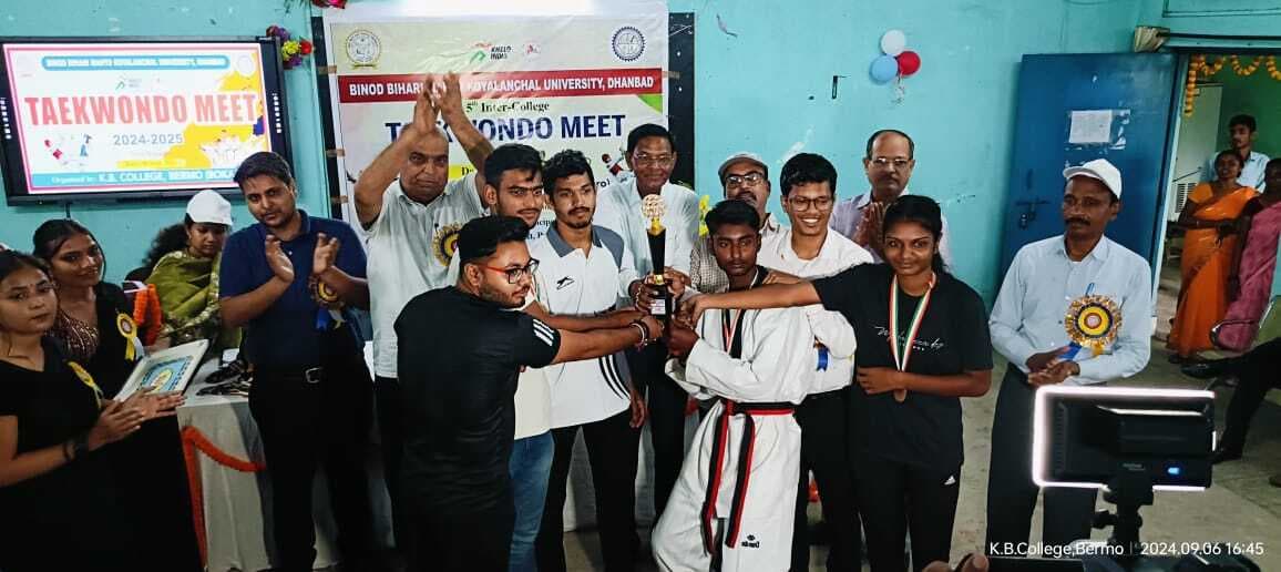 इंटर कॉलेज ताइक्वांडो टूर्नामेंट में केबी कॉलेज बना चैंपियन