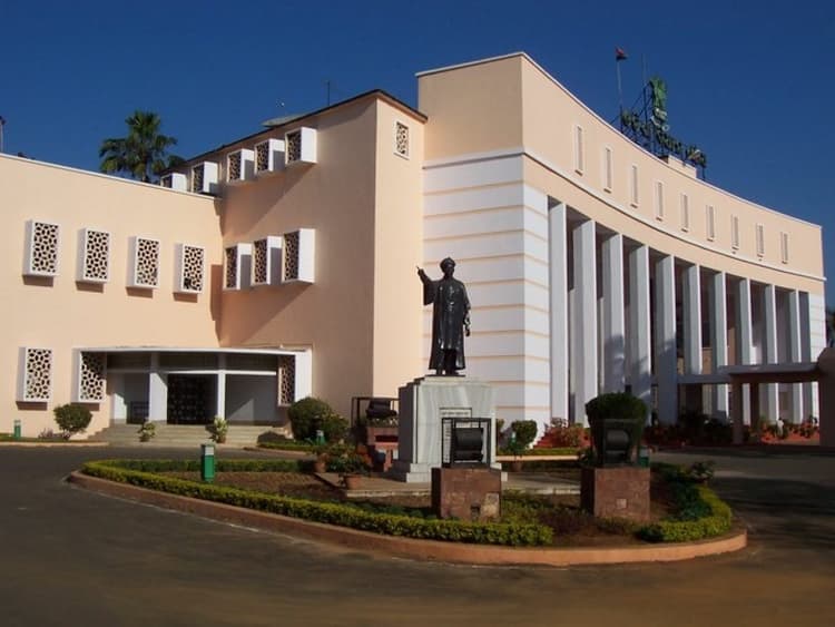 Odisha News: रेवेंशा विवाद में व्योमकेश के खिलाफ मामला दर्ज किये जाने पर बीजद विधायकों का हंगामा