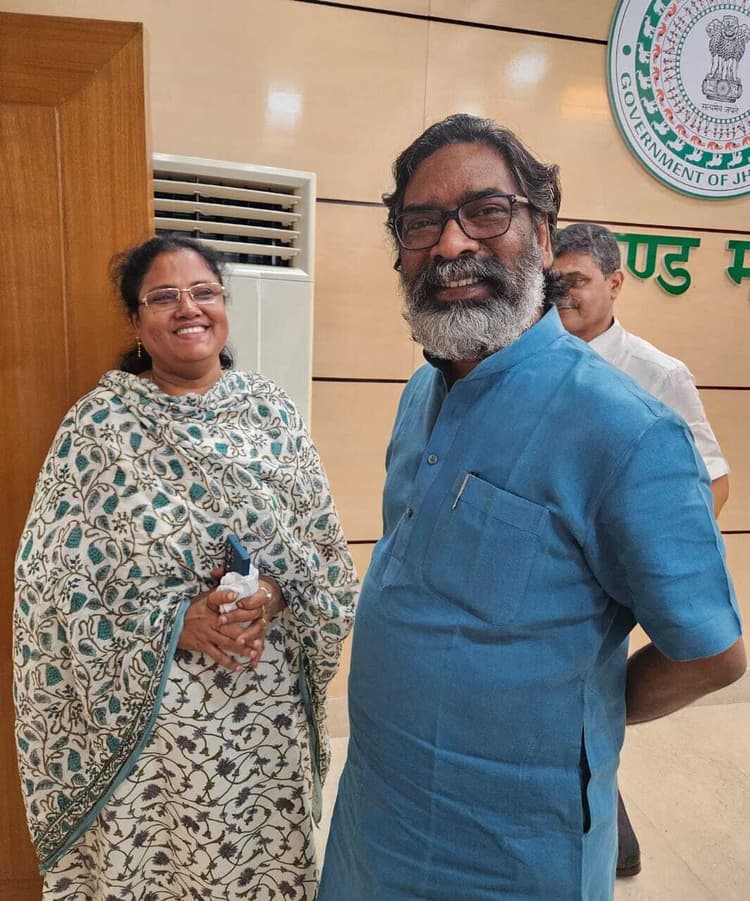 पत्रकार सम्मान योजना चालू करे राज्य सरकार: शबाना