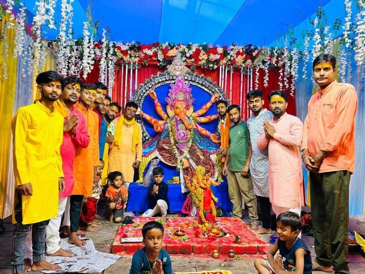 जामताड़ा में 10 दिवसीय गणेश महोत्सव शुरू, पंडाल में विराजे गणपति बप्पा