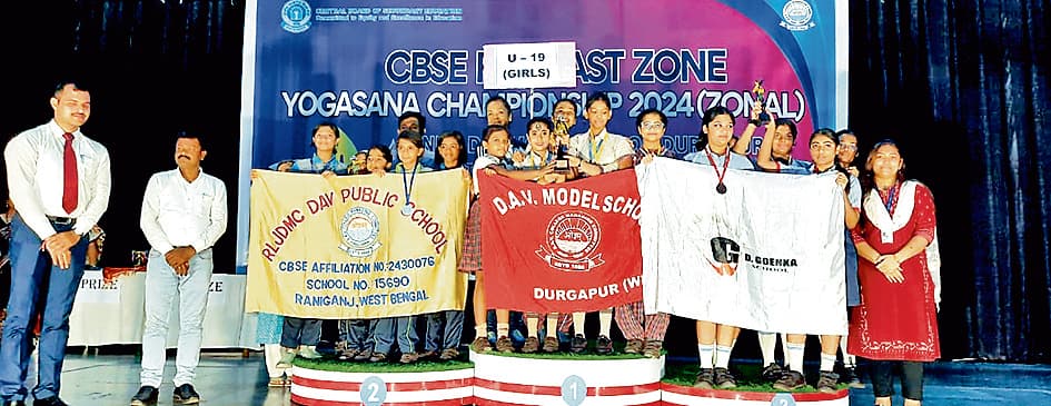 योगासन में चमका रानीगंज लायंस डीएवी