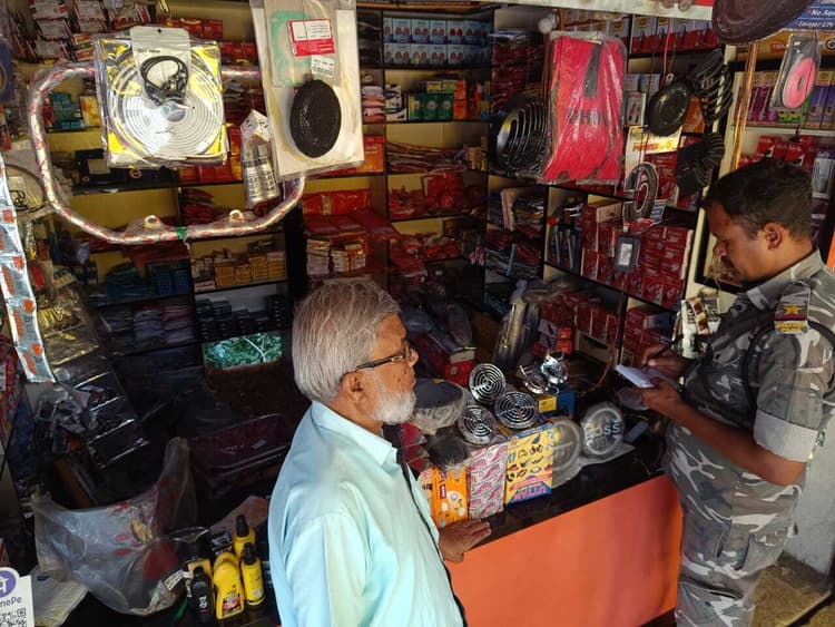 Giridih News: ऑटो पार्ट्स की दुकान में सेंधमारी, नगदी समेत सामान चोरी