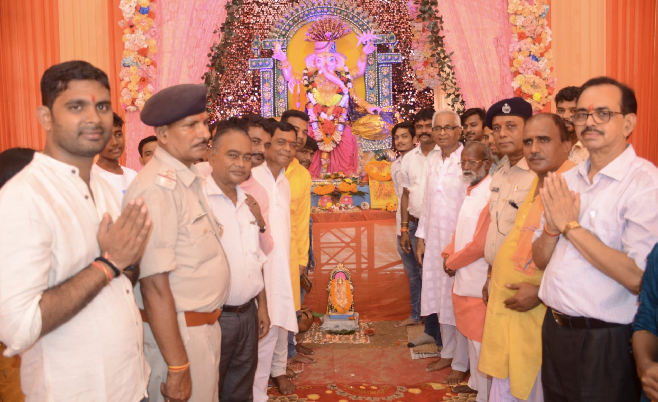 Dhanbad News : गणपति बप्पा मोरया, मंगल मूर्ति मोरया से गूंजे पूजा पंडाल