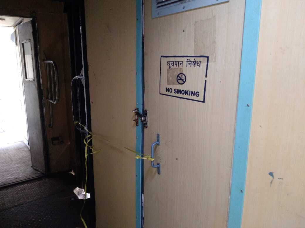 ए-1 बोगी के शौचालय में पानी नहीं, यात्री रहे परेशानी