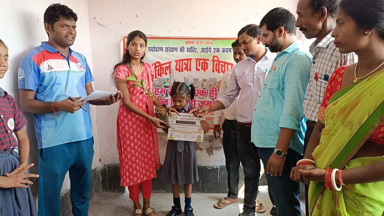 बच्चों से रचनात्मक कार्य करवा पर्यावरण के प्रति बनाना है सजग