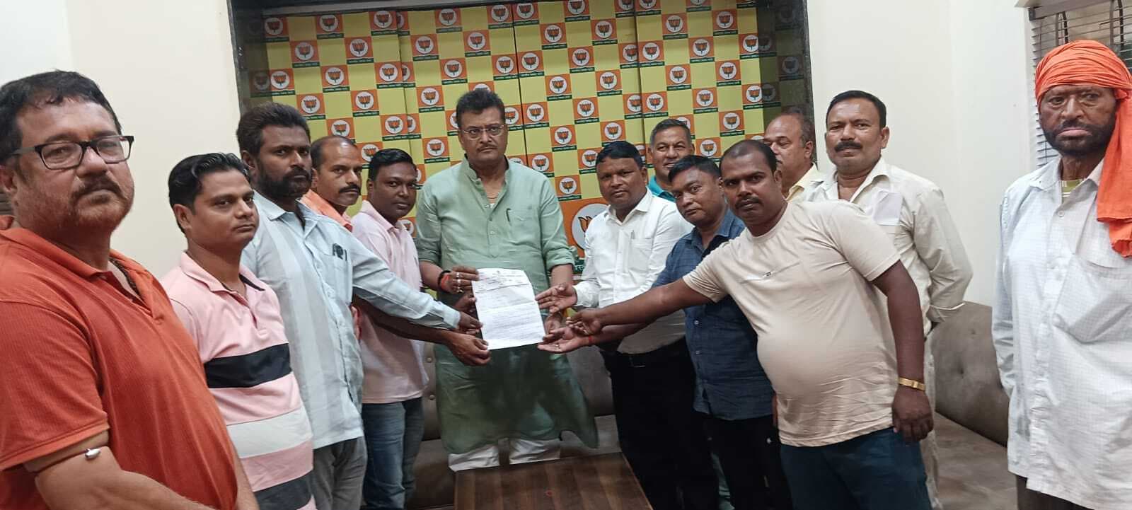 सांसद ने हड़ताली कर्मियों से की वार्ता, आज से काम पर लौटने की संभावना