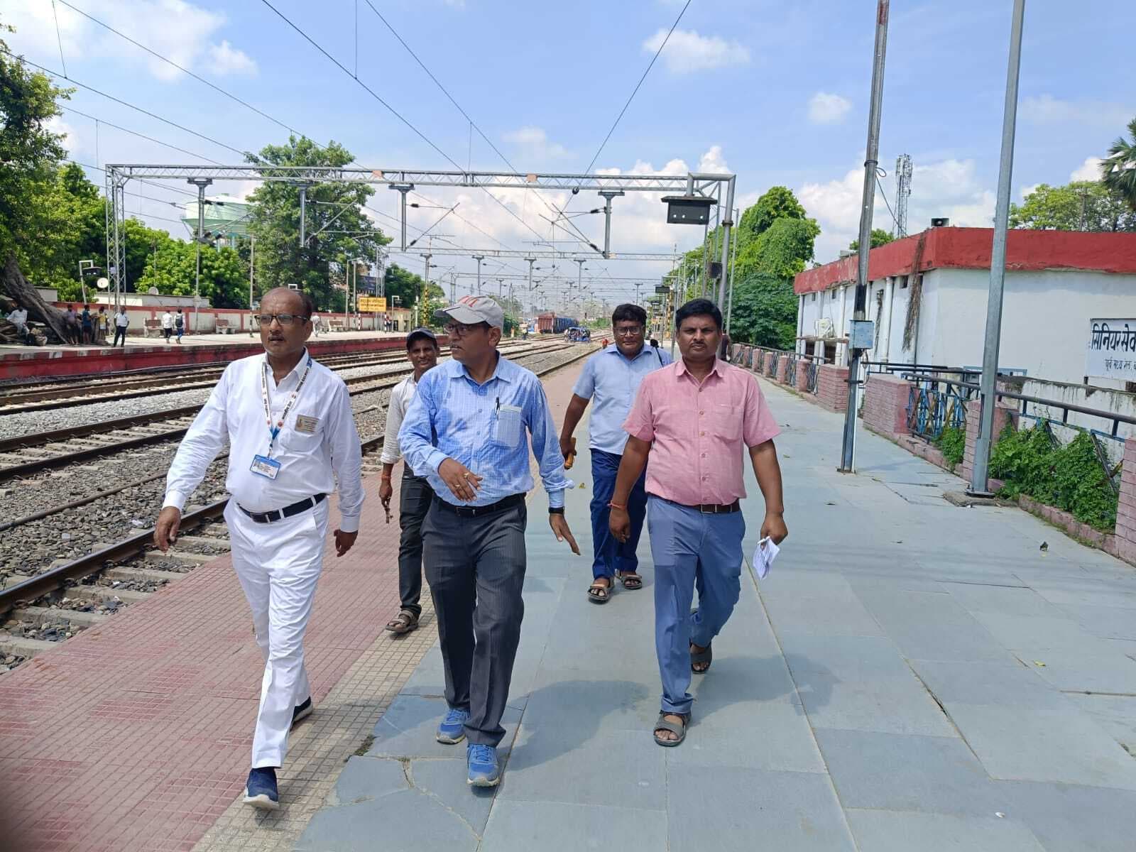 मंडल सुरक्षा अधिकारी ने किया स्टेशन का निरीक्षण