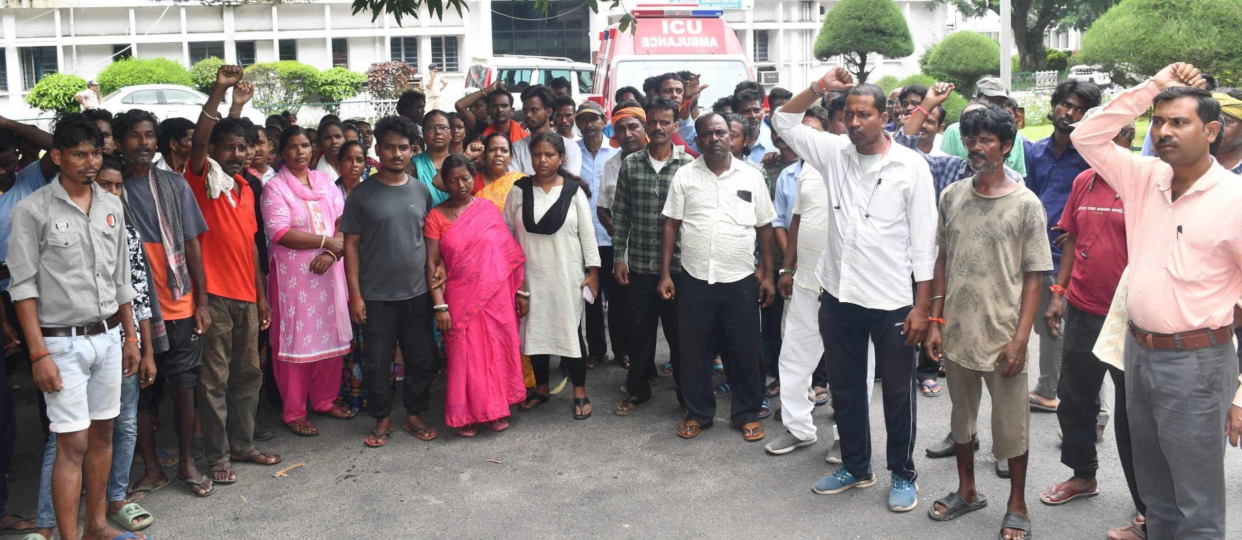 Bokaro news: बेमियादी हड़ताल पर गये बीजीएच के ठेका मजदूर, चरमरायी सफाई व्यवस्था