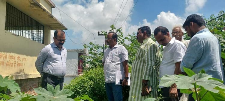 भपटियाही में एनएच 57 से उत्तर जिला परिषद की जमीन में बनेगा बस स्टैंड, डीडीसी ने लिया जायजा