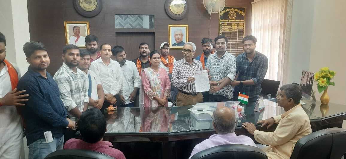 एबीवीपी ने प्रभारी कुलपति को सौंपा ज्ञापन