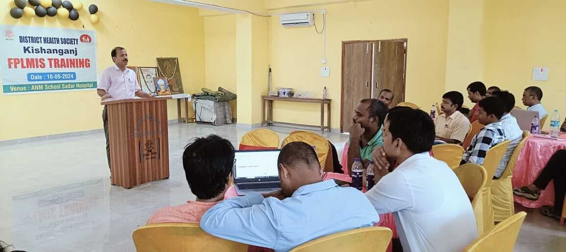फैमिली प्लानिंग लाजिस्टिक मैनेजमेंट इंफार्मेशन सिस्टम पर स्वास्थ्य कर्मियों को दिया गया प्रशिक्षण