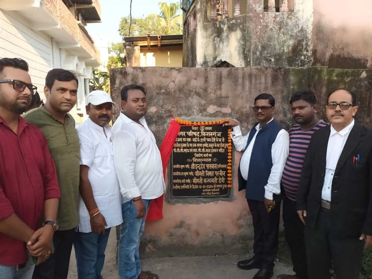 डुमरिया भट्ठा में नप अध्यक्ष ने दो सड़क व नाला निर्माण कार्य का किया शिलान्यास