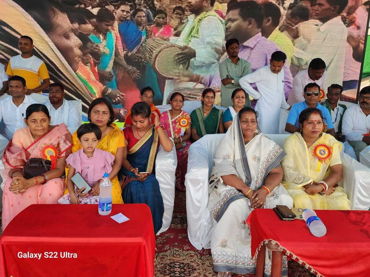 नावाडीह में करम महोत्सव, 210 टीमों ने किया नृत्य