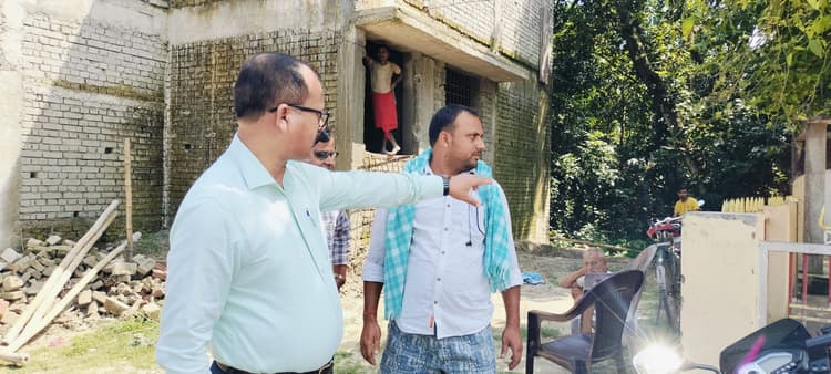 डीडीसी ने किया प्राथमिक स्वास्थ्य केंद्र के निर्माण कार्य का किया निरीक्षण