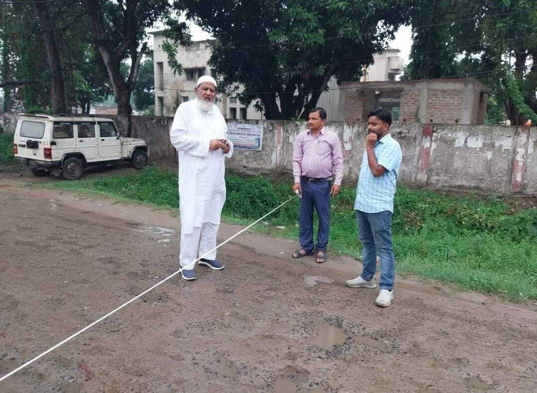 25 वर्षों से जर्जर सड़क के निर्माण का निकला टेंडर