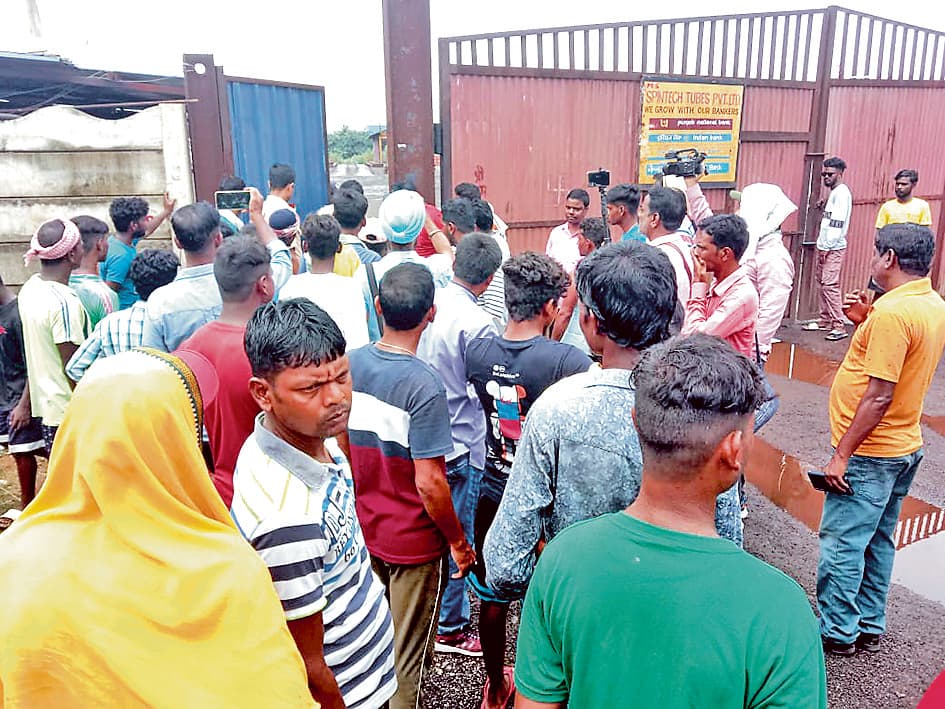 धसल गांव में सड़क और नदी पर कब्जे का आरोप, पुलिस तैनात