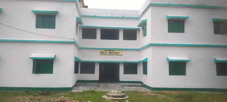 बोराडंगाल हाईस्कूल का भवन दस साल बाद हैंडओवर कराने की हो रही पहल