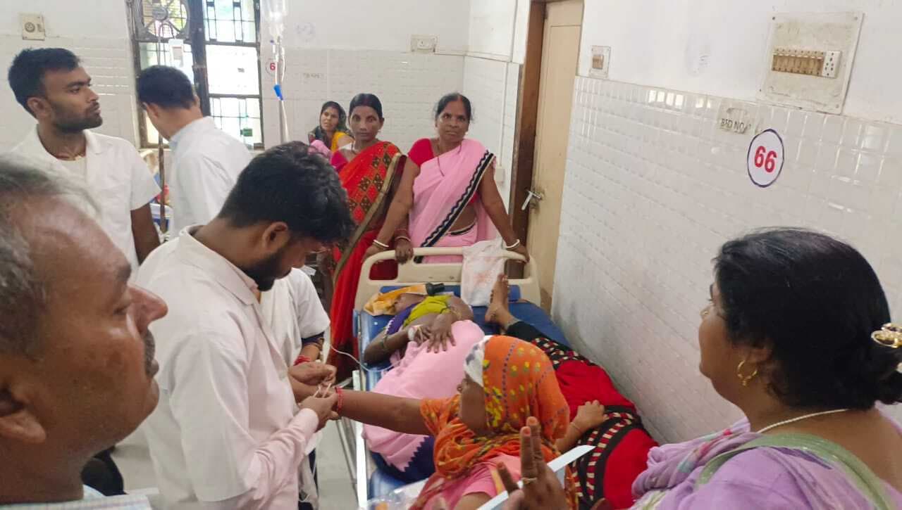 Five ASHA workers injured टोटो में पिकअप ने मारी ठोकर, पांच आशा कार्यकर्ता घायल