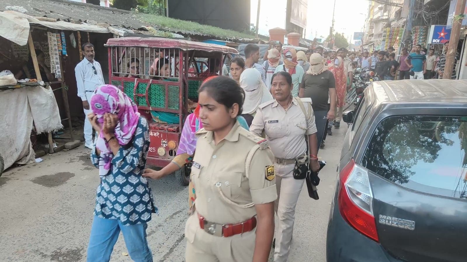 Sex racket exposed: रेस्ट हाउस में संचालित सेक्स रैकेट का खुलासा, पांच युवक युवतियां धराये, मैनेजर को भी पकड़ा