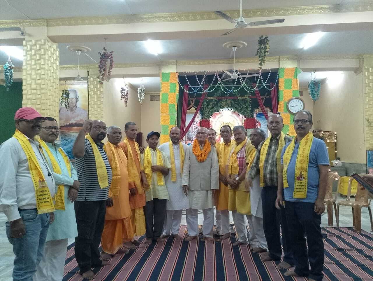 समाज में बेहतर काम करने वाले को गायत्री शक्तिपीठ ने किया सम्मानित