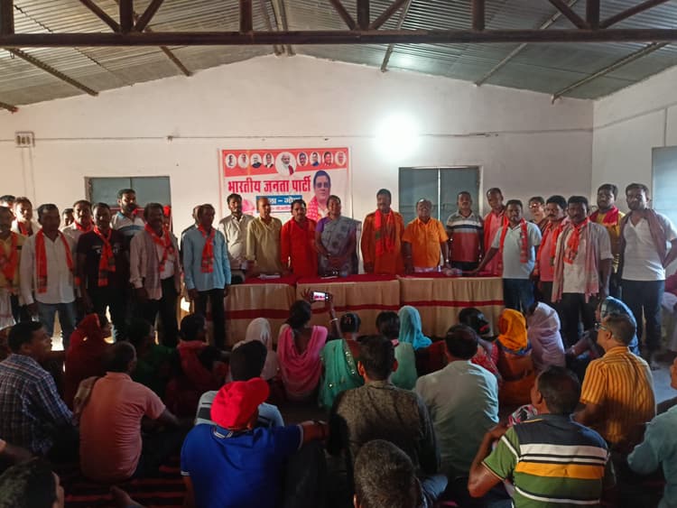 हेमंत सरकार की नाकामी को आमलोगों तक पहुंचायें : पूर्व विधायक