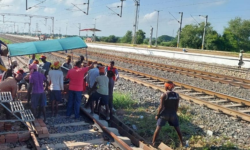 सरफेस ट्रायंगल चालू होने के बाद अशोक धाम एवं कुरौता-पतनेर स्टेशन का बढ़ जायेगा महत्व