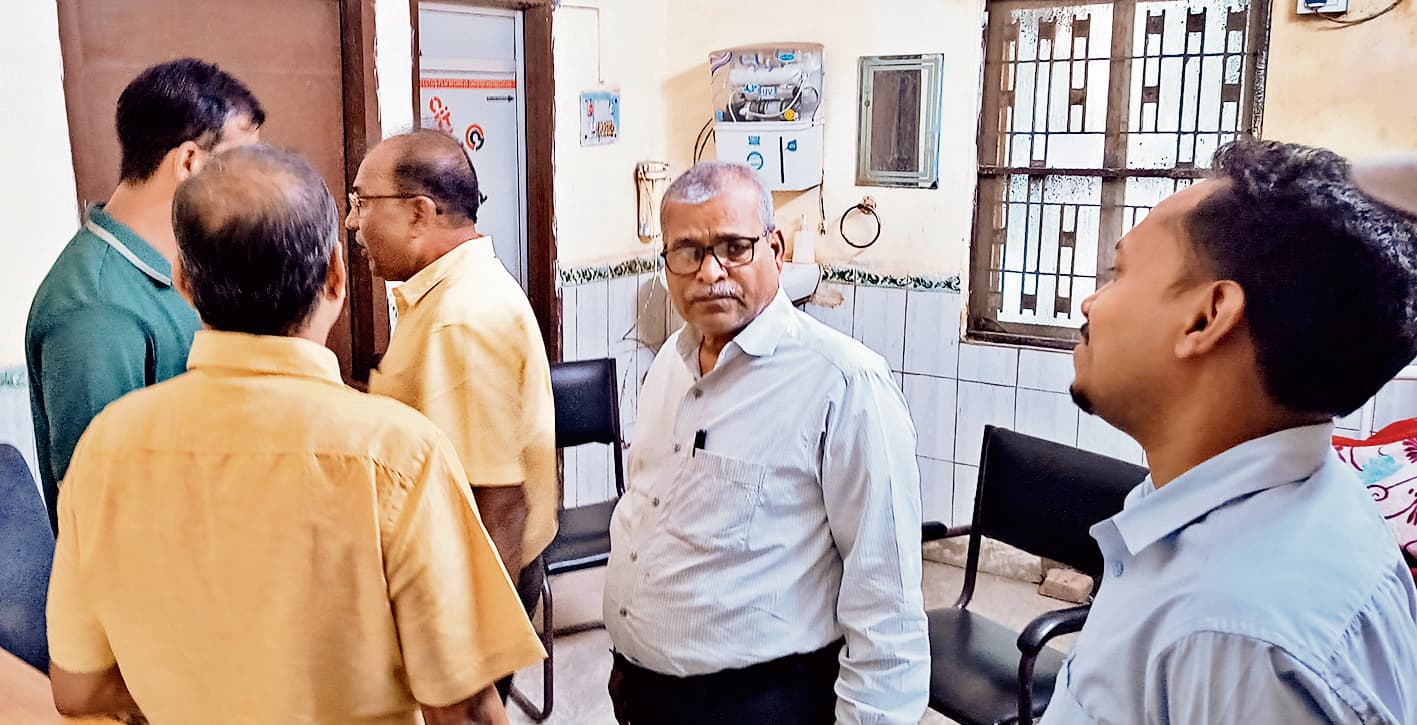 Gopalganj News : सिविल सर्जन के निरीक्षण में सदर अस्पताल में गायब मिले डॉक्टर, कहा-होगी कार्रवाई