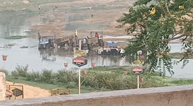 Giridih News: अवैध तरीके से बालू का उठाव नहीं ले रहा थमने का नाम