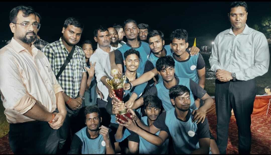 Giridih News: जिला स्तरीय कबड्डी प्रतियोगिता में सरिया हाई स्कूल के छात्रों ने मारी बाजी