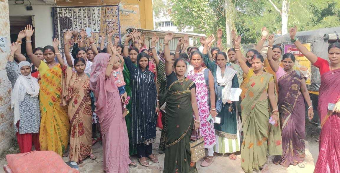 मांगों को लेकर जीविका कर्मियों ने किया प्रदर्शन
