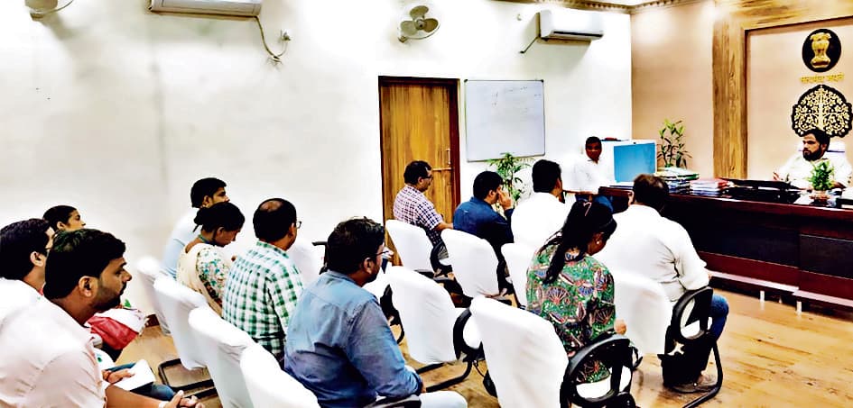 hajipur news. सभी स्कूलों में जल्द उपलब्ध करायें बुनियादी सुविधाएं : डीएम