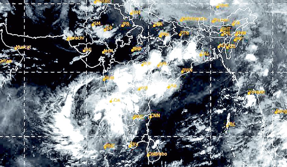 कोलकाता सहित दक्षिण बंगाल के कई जिलों में आज भारी बारिश की चेतावनी