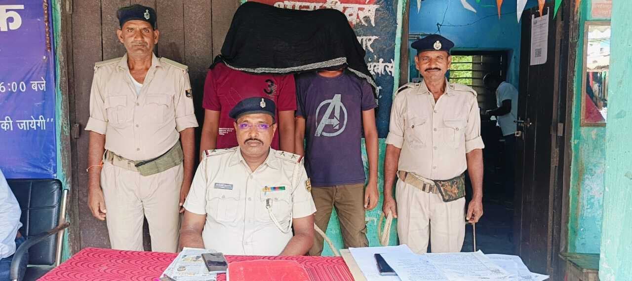 चोरी की बाइक के साथ दो अपराधी गिरफ्तार