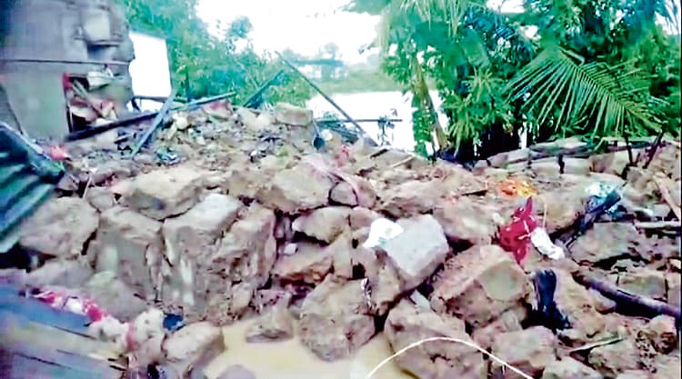 कोंगरपुर में मिट्टी का घर ढहने से वृद्धा की मौत, चार जख्मी