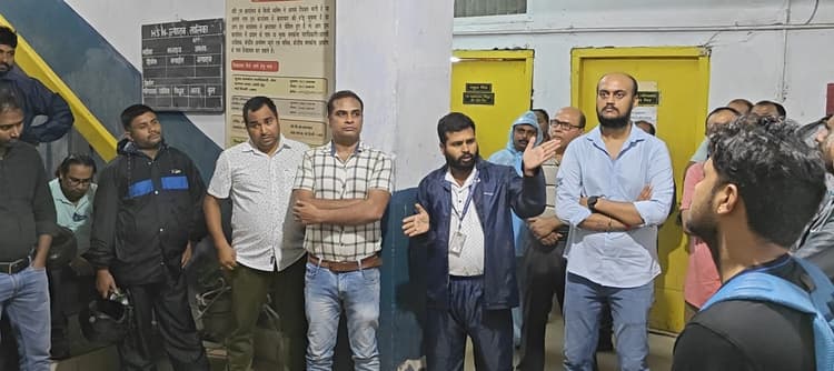 Bokaro news: हॉट स्ट्रिप मिल के कार्मिकों ने प्रोडक्शन रीलेटेड पे के लिए किया विरोध-प्रदर्शन
