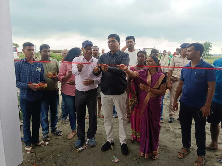 प्रधानमंत्री जनमन आवास में लाभुकों का गृह प्रवेश