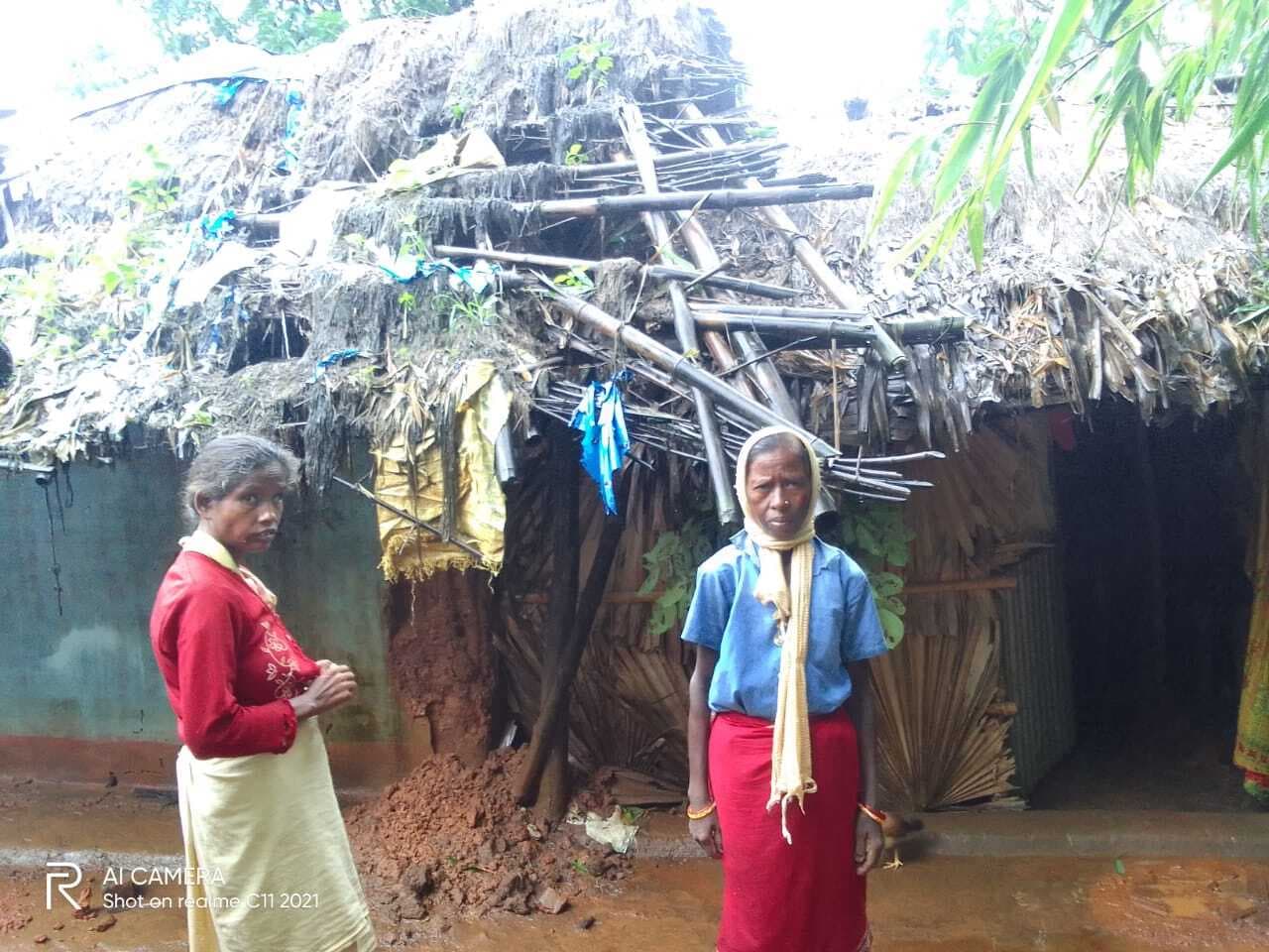 कुंडहित में बारिश से दो घर क्षतिग्रस्त, टूटे तार