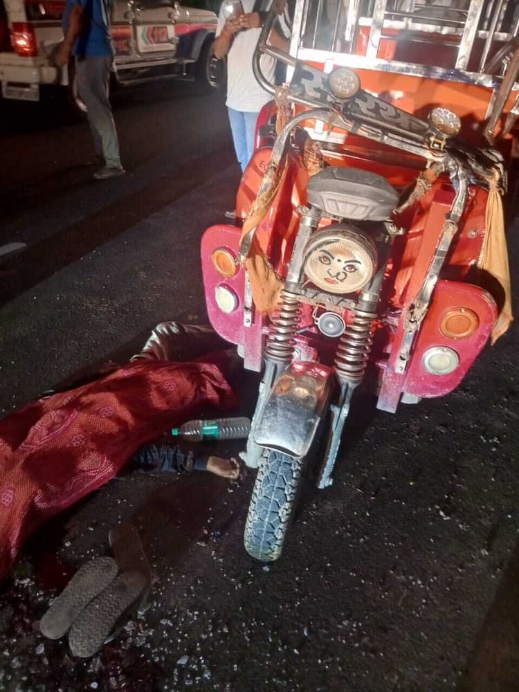 Lakhisarai News : सड़क दुर्घटना में एक की मौत, दो महिलाएं व चालक जख्मी