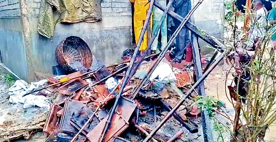 घर की दीवार ढहने से महिला की मौत