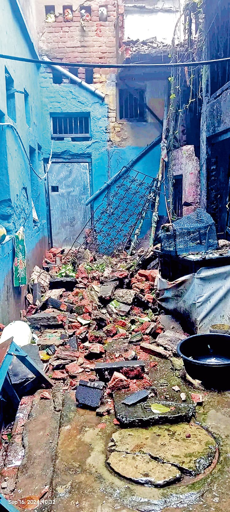 बारिश से पुरुलिया में 42 से ज्यादा कच्चे घर ढहे, दर्जनों परिवार प्रभावित