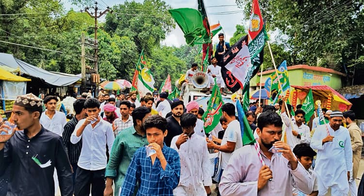 Gopalganj News : पैगंबर साहब की जयंती पर निकाला गया जुलूस-ए-मोहम्मदी, जुलूस में दिखा देशभक्ति का जज्बा