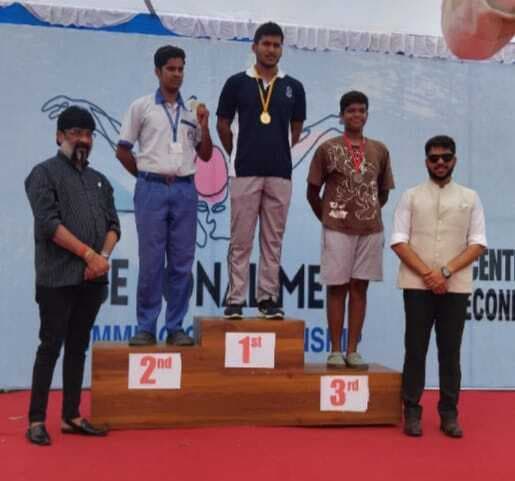 तैराकी : चिन्मया विद्यालय के पीयूष ने जीते 5 स्वर्ण पदक