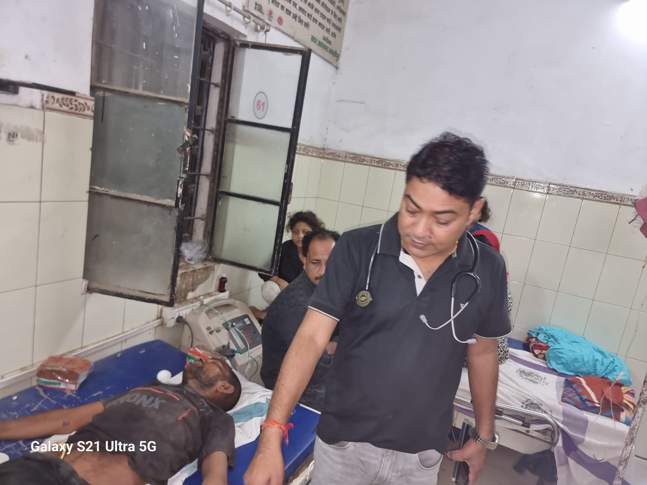 death in unconscious state दुर्घटना में घायल व्यक्ति की सदर अस्पताल में बेहोशी की हालत में हुई मौत