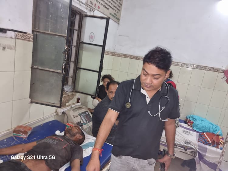 death in unconscious state दुर्घटना में घायल व्यक्ति की सदर अस्पताल में बेहोशी की हालत में हुई मौत
