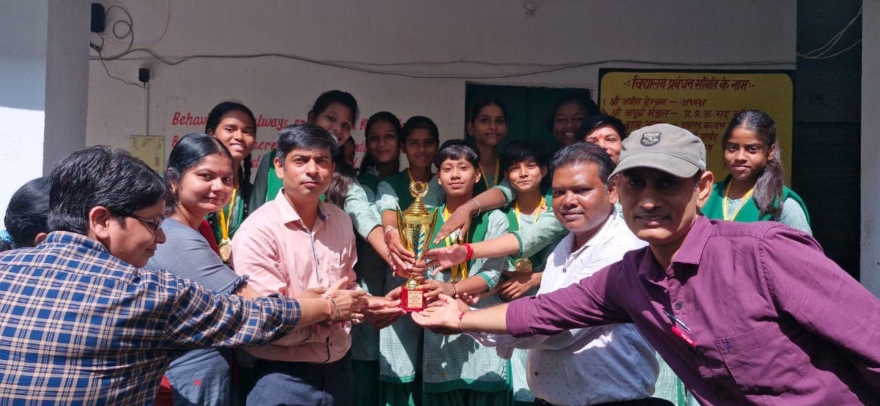 प्रोजेक्ट बालिका विद्यालय की छात्राओं को किया गया पुरस्कृत