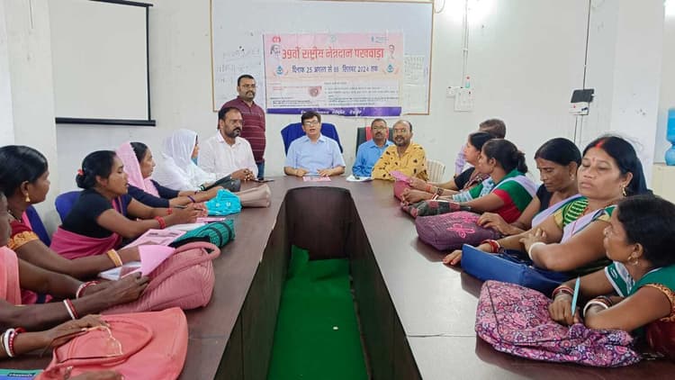 नेत्रदान को लेकर ग्रामीणों को भी करें जागरूक, सहियाएं गांवों में चलायें अभियान